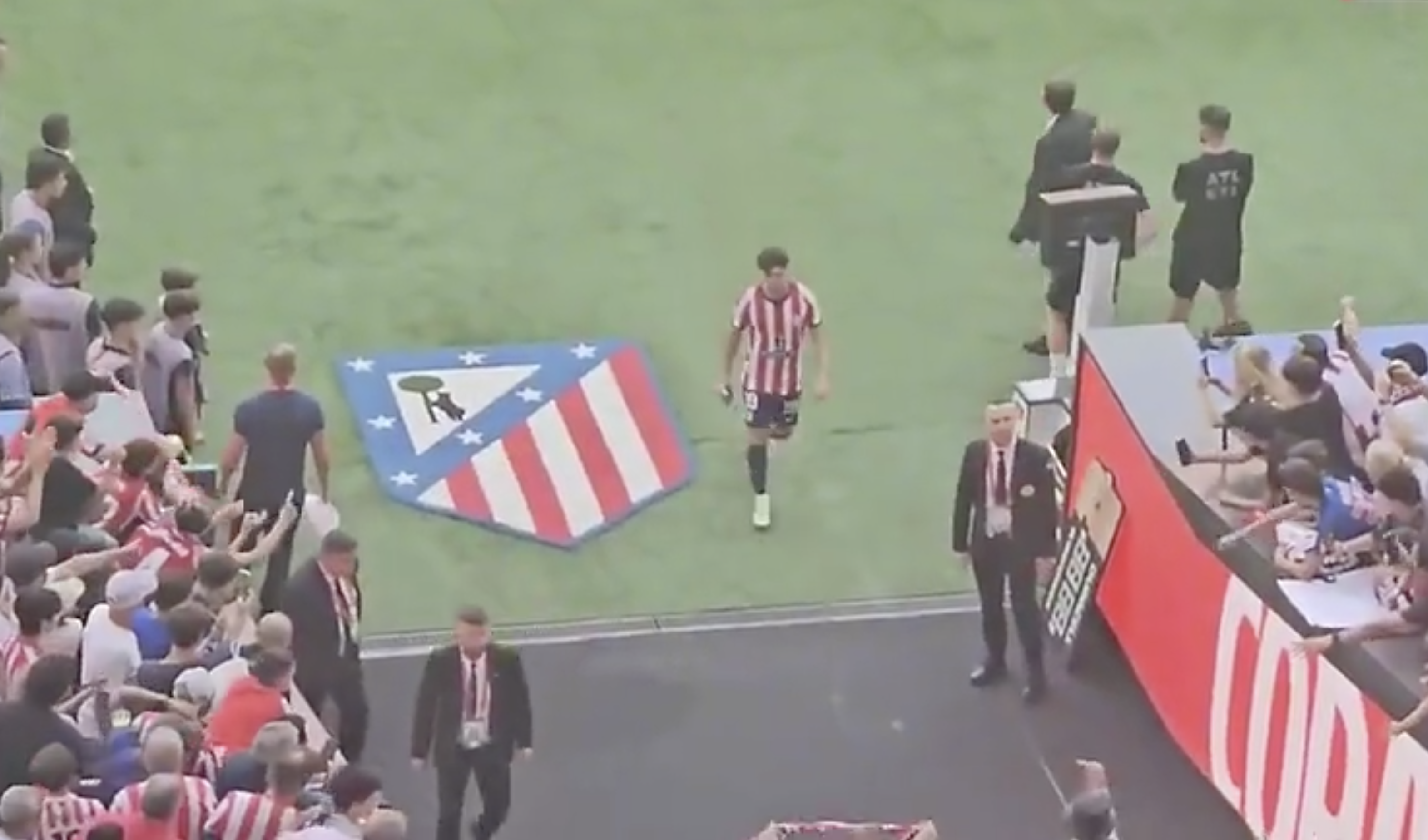 Góc Nhìn Haywin: 70 nghìn CĐV chửi rủa! Siêu sao 120 triệu euro của Atletico bỏ đi chẳng ngoảnh lại