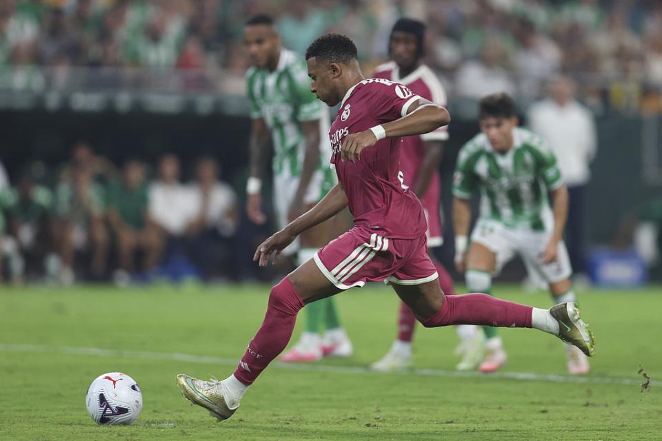 Góc Nhìn Haywin: Mourinho lắc đầu! Mbappé sút hỏng khoảng trống, đá trượt penalty phút bù giờ, bị