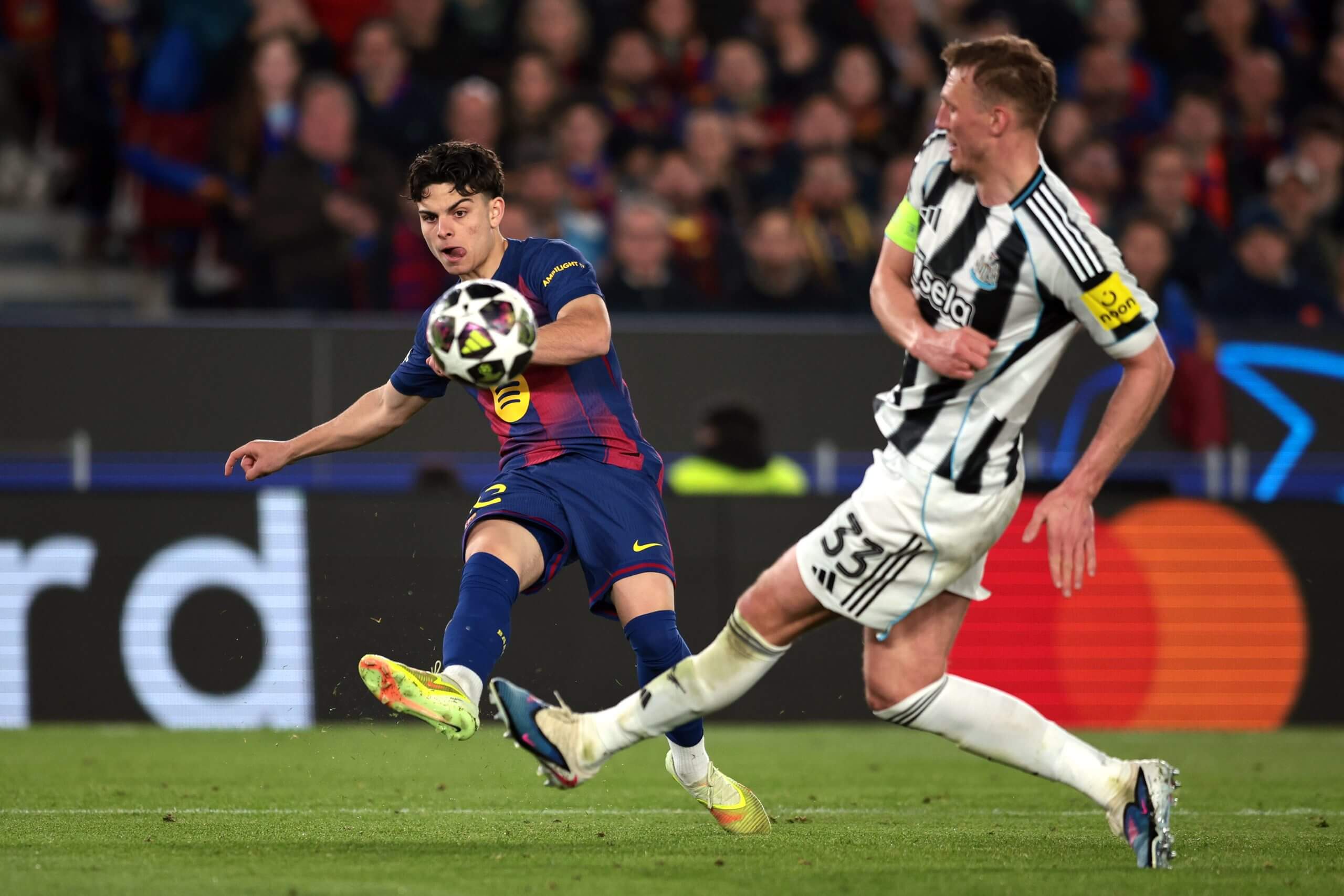 Góc Nhìn Haywin: The Athletic: Espat nhanh chóng thích nghi vai trò, trụ lại đội một Barca nhờ sự bền
